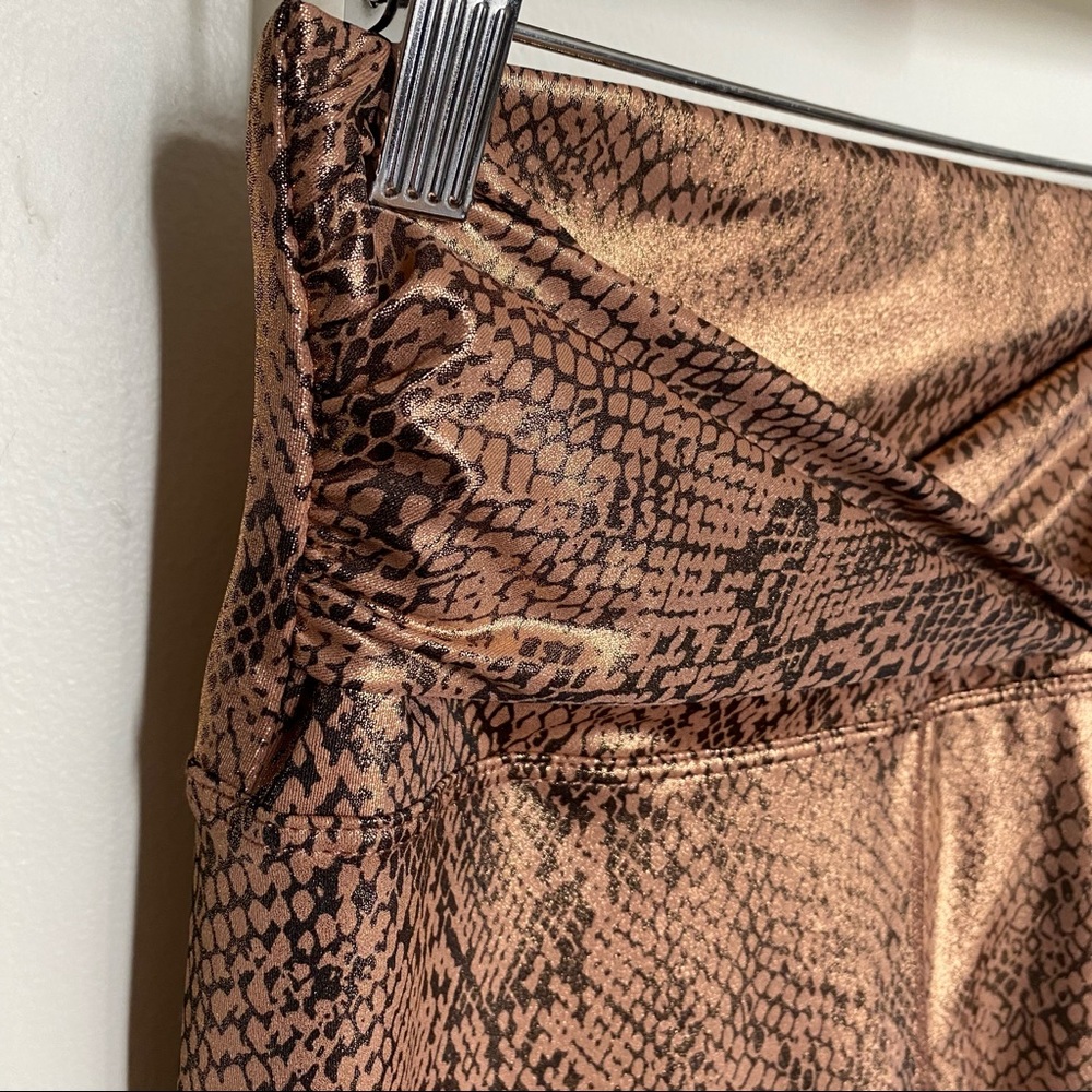 NWT Beach Riot Sport Twist Shine Legging in Rose Gold Snake L - Picture 4 of 6